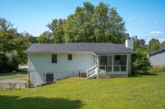 5902 Fort Sumter Dr in Harrison, TN - Building Photo - Building Photo