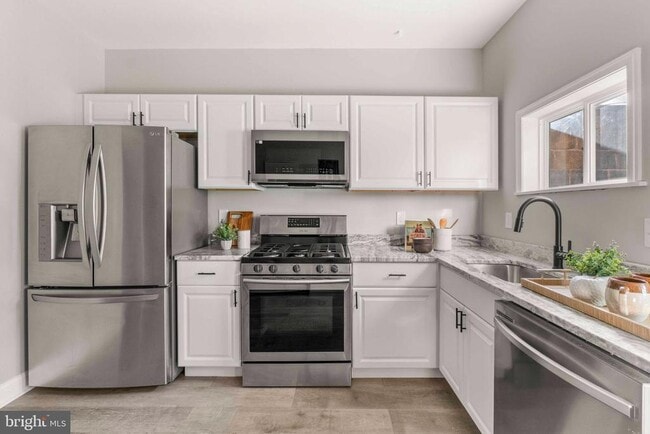 property at 829 W Barre St