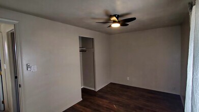 1907 W Shoshone St in Pasco, WA - Foto de edificio - Building Photo