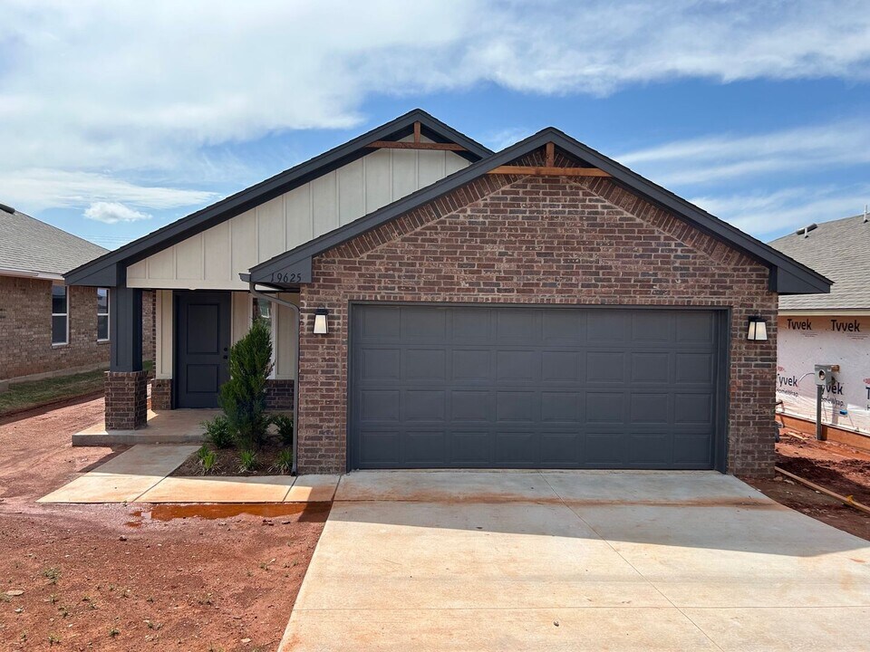 19625 Canning Rd in Edmond, OK - Building Photo