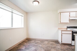 1680 SE Crystal Lake Dr in Corvallis, OR - Building Photo - Building Photo