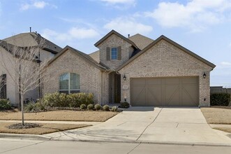 5005 Shadetree St in Aubrey, TX - Building Photo - Building Photo