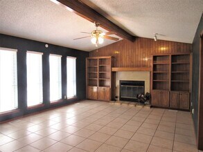10432 Fairfax Ln in Yukon, OK - Building Photo - Building Photo