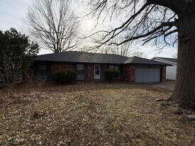 1630 W Swan St in Springfield, MO - Building Photo