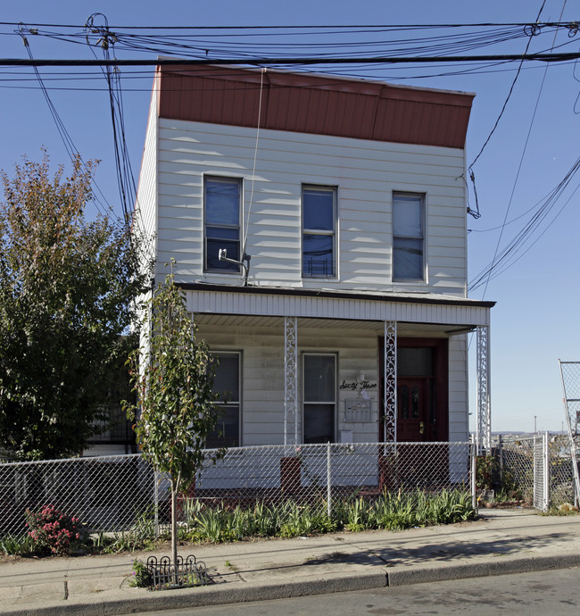 63 Western Ave in Jersey City, NJ - Building Photo - Building Photo