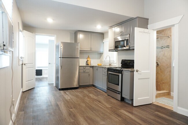 Beach Flats in Tampa, FL - Building Photo - Building Photo