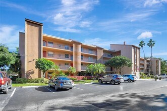 260 NW 76th Ave in Margate, FL - Building Photo - Building Photo
