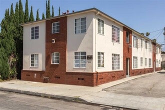 215 W Acacia Ave in Glendale, CA - Building Photo - Primary Photo