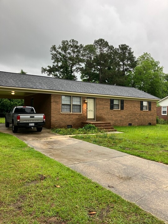 1424 Hobart Dr in Florence, SC - Building Photo