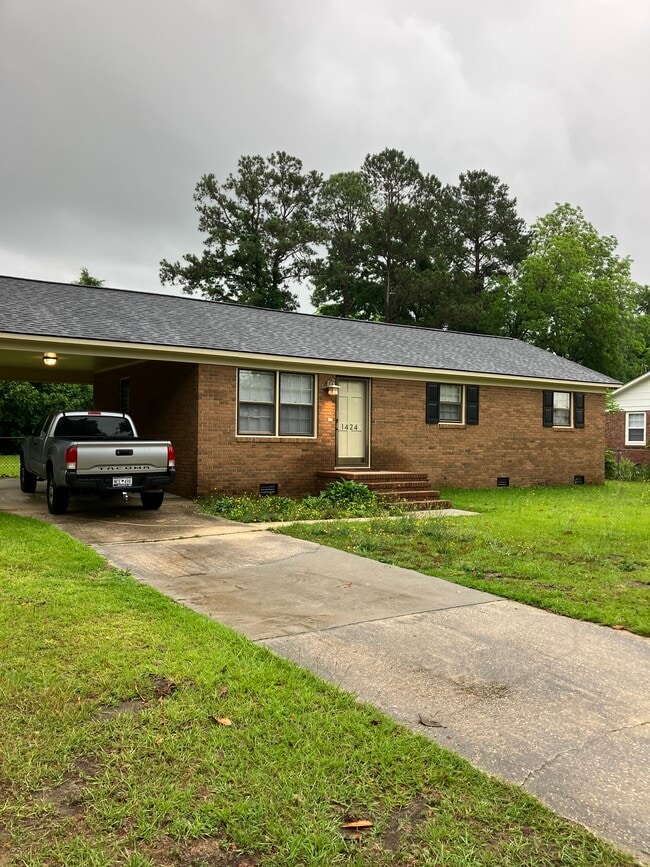 property at 1424 Hobart Dr