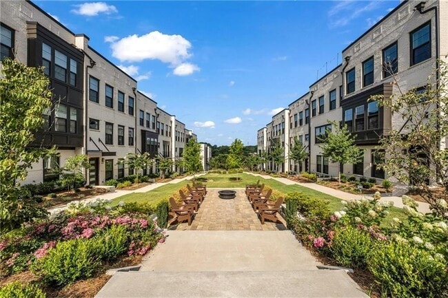 552 Ember Ln NW in Atlanta, GA - Building Photo - Building Photo