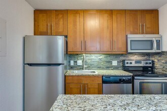 7685 Northcross Dr in Austin, TX - Building Photo - Building Photo