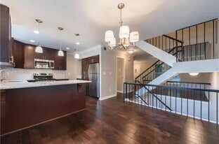 Room in Townhome on Cardigan Cir in Atlanta, GA - Building Photo