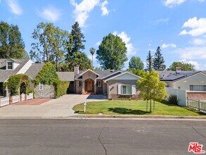 22739 Clarendon St in Los Angeles, CA - Building Photo - Building Photo