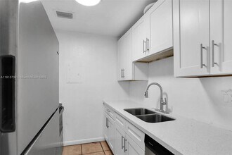 2719 NW 39th Terrace in Lauderdale Lakes, FL - Building Photo - Building Photo