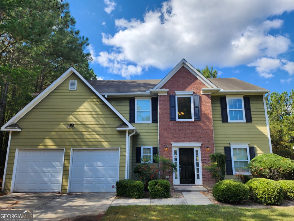 5725 Cedar Pass in Fairburn, GA - Foto de edificio