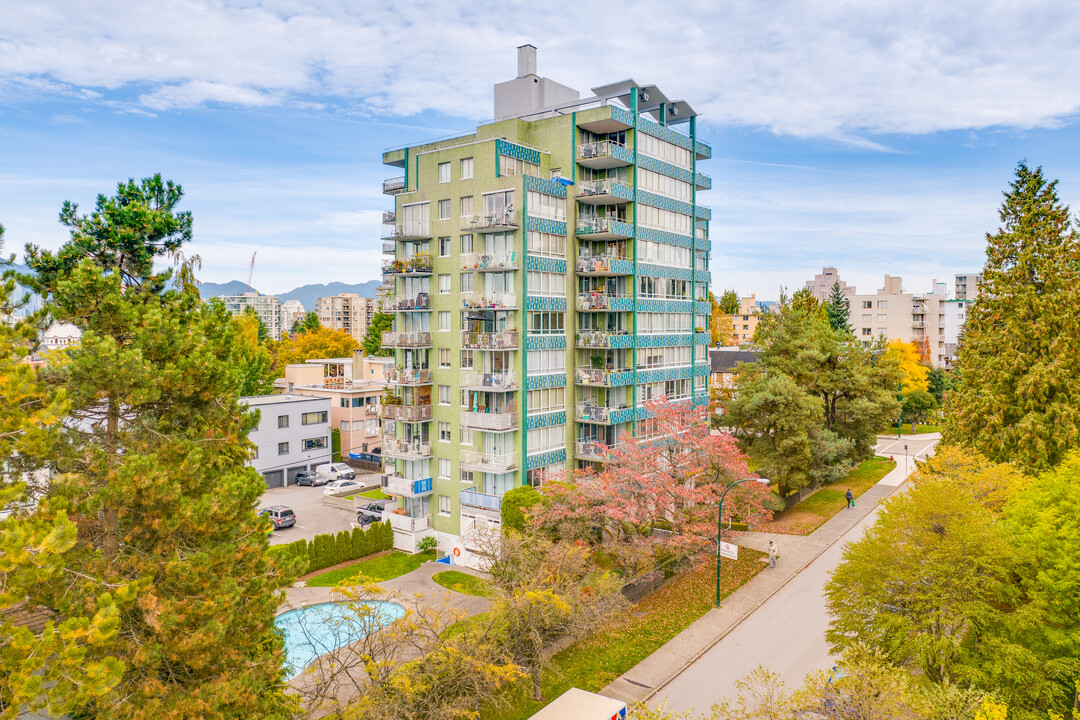 1445 14th Av W in Vancouver, BC - Building Photo