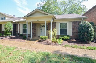 230 Boxwood Dr in Franklin, TN - Building Photo