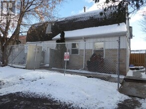 12 Wesleyan St in Halton Hills, ON - Building Photo - Building Photo