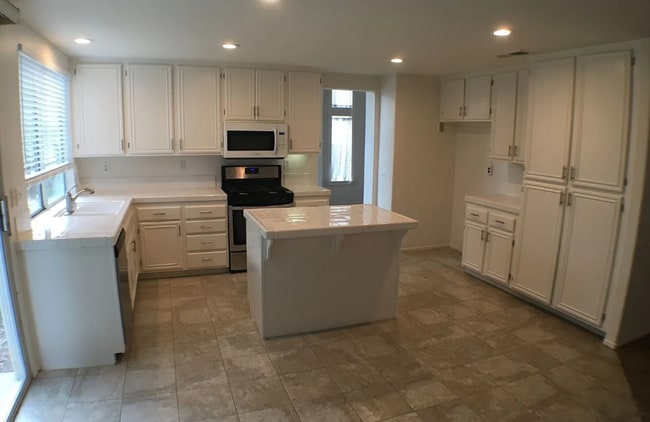 33289 Calle Langarica in Temecula, CA - Building Photo - Building Photo