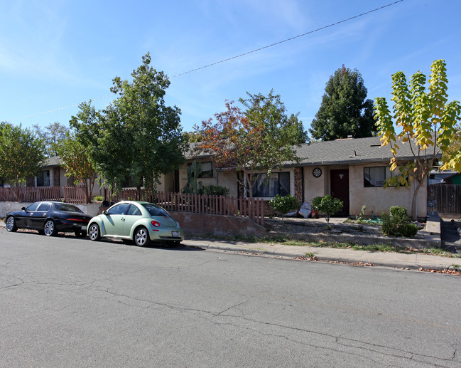 800 Main St in Roseville, CA - Foto de edificio - Building Photo