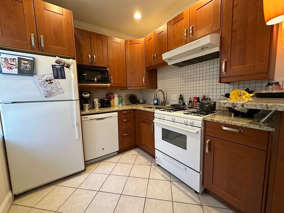 94 Queensberry St in Boston, MA - Building Photo