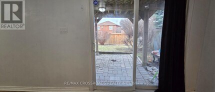 21 Fernbank Pl in Whitby, ON - Building Photo - Building Photo