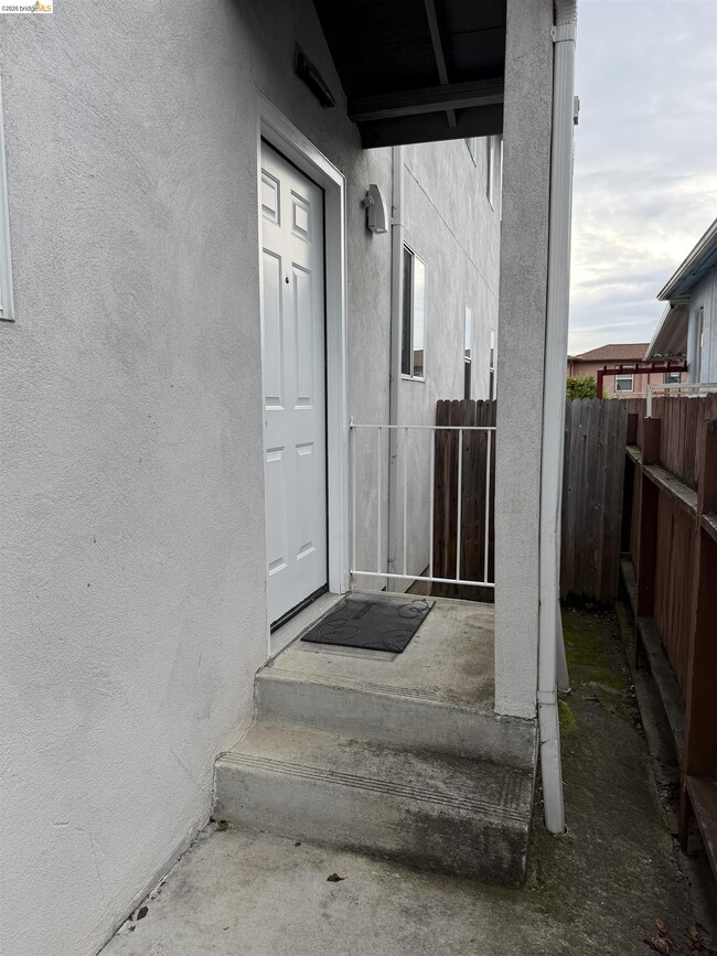 525 Clayton Ave in El Cerrito, CA - Building Photo - Building Photo