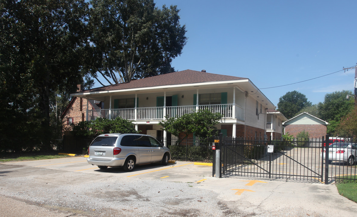 Lynn Apartments in Baton Rouge, LA - Building Photo