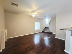 271 Echo Dell Ct in Henderson, NV - Building Photo - Building Photo