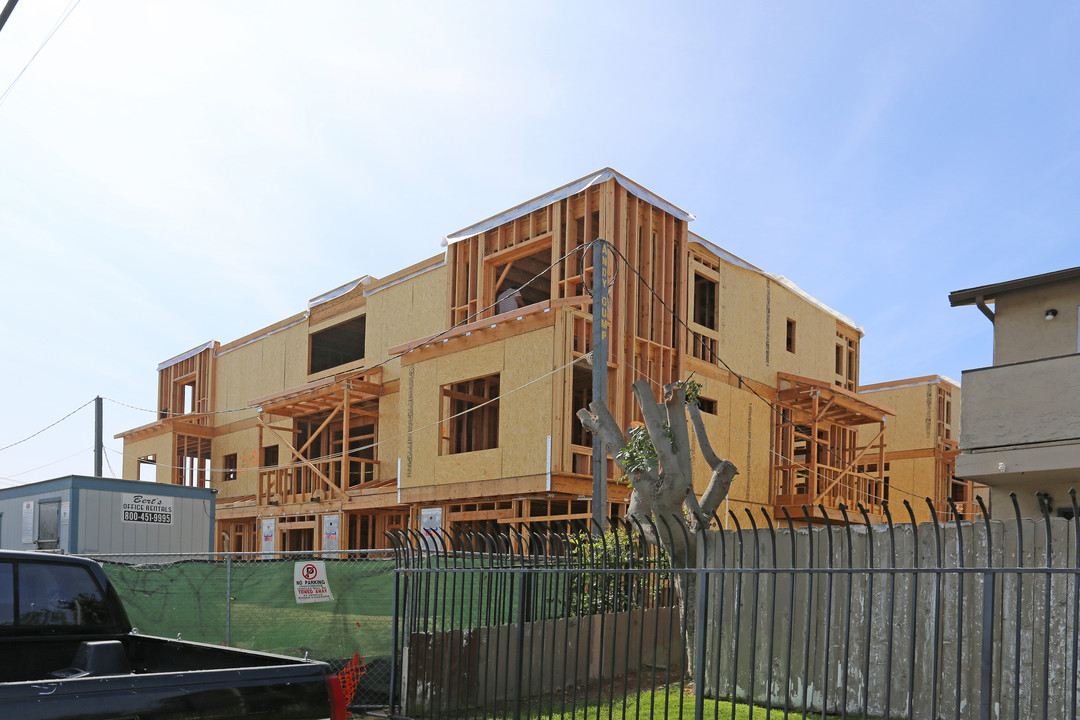 Raintree Terrace in San Ysidro, CA - Building Photo