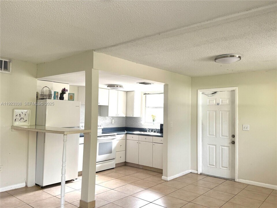 1209 N 17th Ave in Hollywood, FL - Building Photo