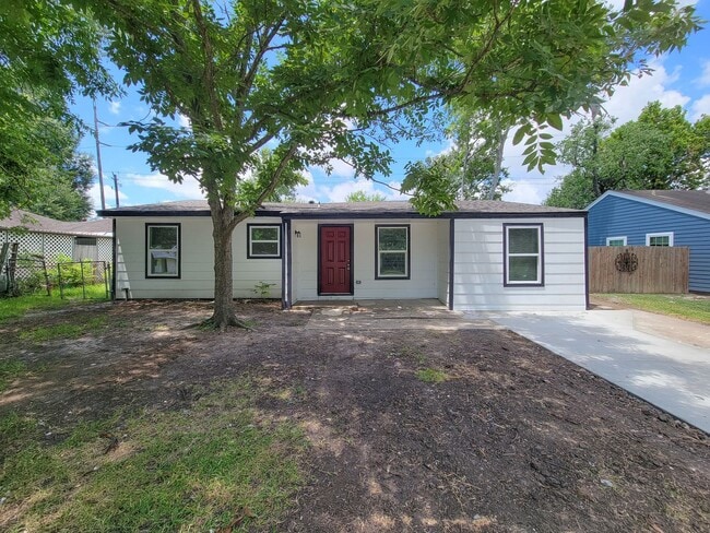 2810 Forest Oaks Dr