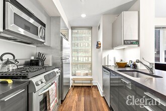 350 W 42nd St in New York, NY - Building Photo - Building Photo