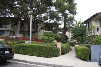 2404 Altisma Way in Carlsbad, CA - Building Photo - Building Photo