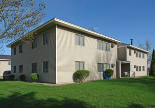 Evergreen Apartments in Lakeville, MN - Building Photo - Building Photo