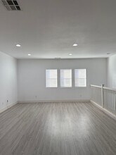 6840 De Celis Pl in Los Angeles, CA - Building Photo - Building Photo