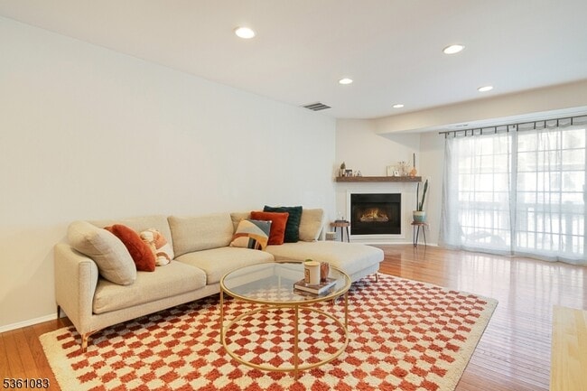 property at 33 Garden Ct
