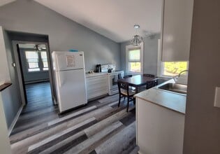 125 Hemlock St, Unit 2nd flr in West Haven, CT - Foto de edificio - Building Photo