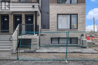 801 Glenroy Gilbert Dr in Ottawa, ON - Building Photo - Building Photo