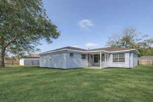 3120 Royal St in Baytown, TX - Building Photo