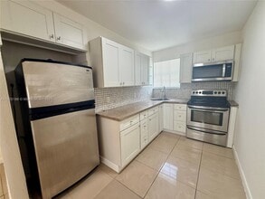 1146 NW 46th St in Miami, FL - Building Photo - Building Photo