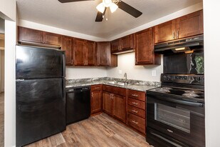 Prairie Woods Apartments in Des Moines, IA - Building Photo