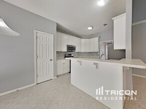 325 Wisteria Blvd in Covington, GA - Building Photo - Building Photo