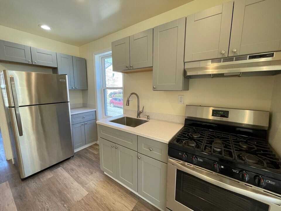 17 Dubois St in Newburgh, NY - Building Photo