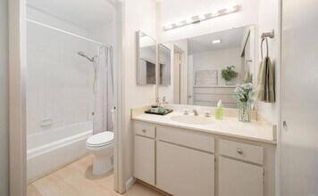11145 76th Ave in Forest Hills, NY - Building Photo - Building Photo