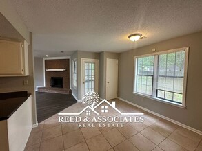 2076 Lauren Ln in Memphis, TN - Building Photo - Building Photo