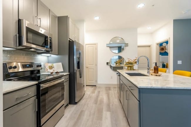 650 Sgt Ed Holcomb Blvd S