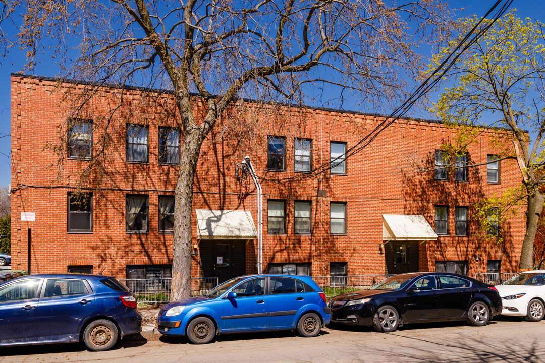 2535 Saint-Charles Rue in Montréal, QC - Building Photo