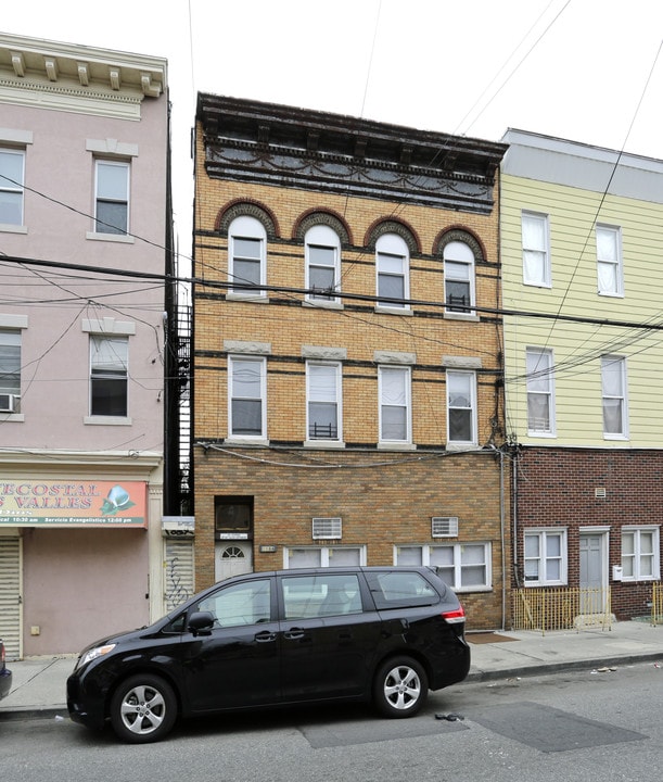 1144 Summit Ave in Jersey City, NJ - Building Photo